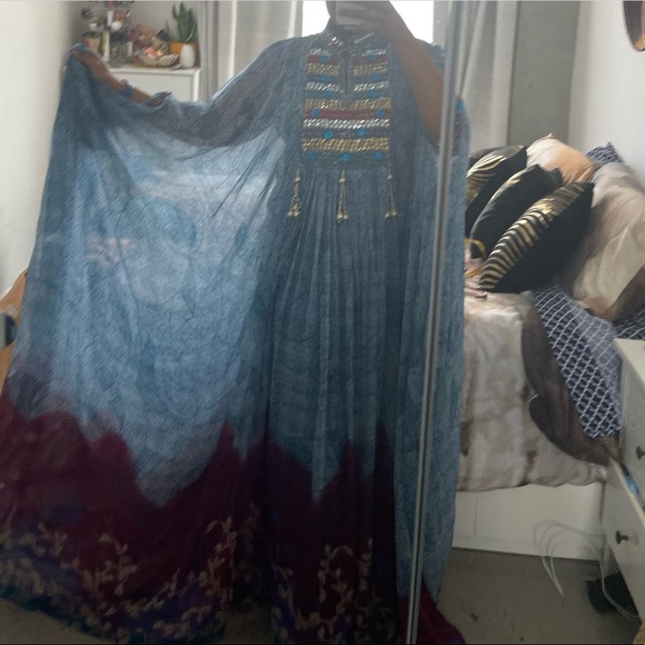 Elegant Blue and Red Maxi Dress - Picture 14 of 14